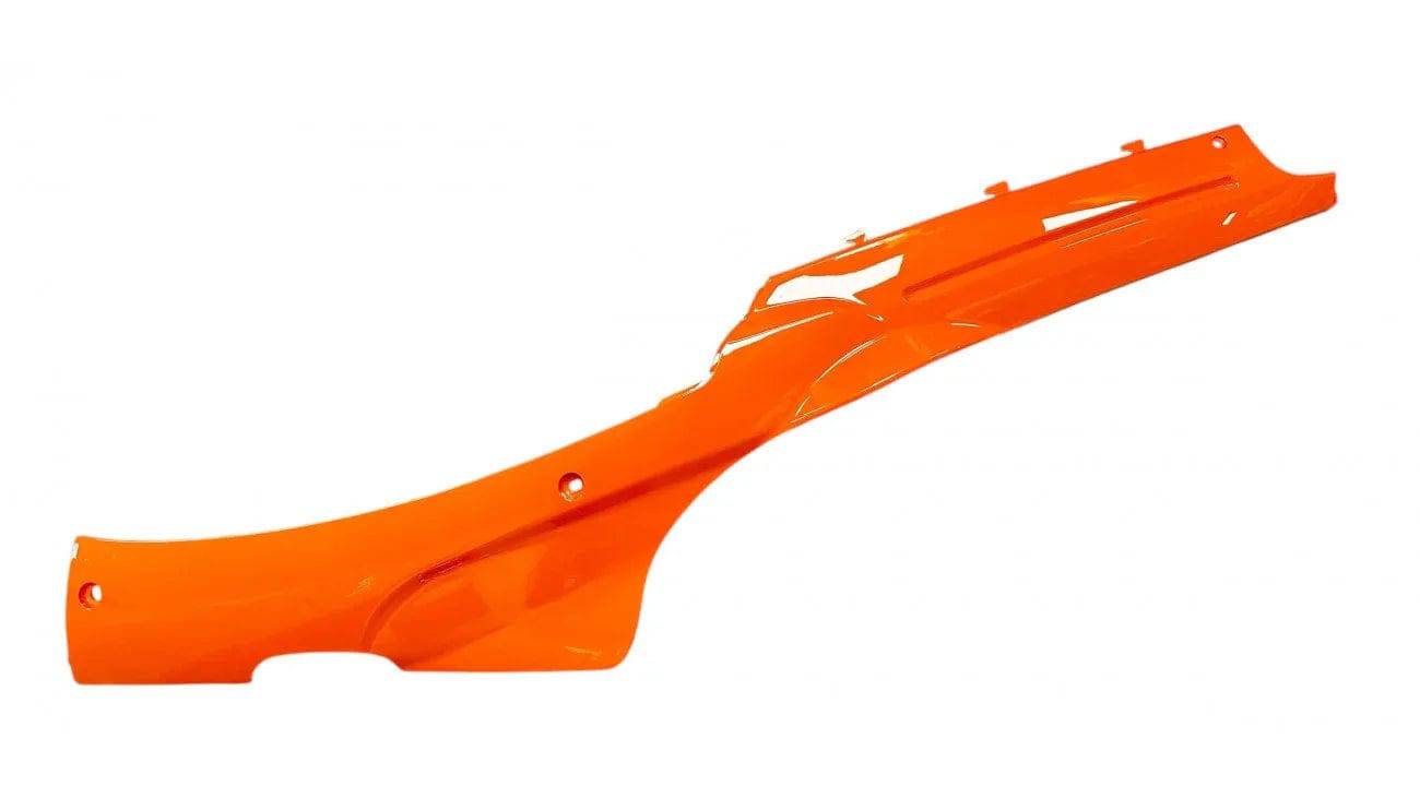 [361] PIÈCE DE PROTECTION GAUCHE BAS ORANGE CLAIR 2021-2022 SEO3-1-5 (SCOOTTERRE OEM)